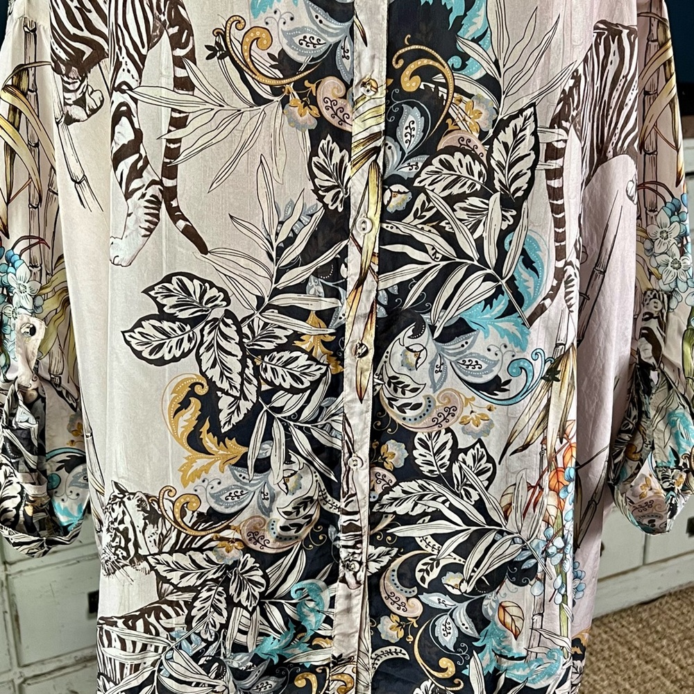 Printed Button-Front Blouse in Beige with Teal & Black Accents - Picture 2 of 13